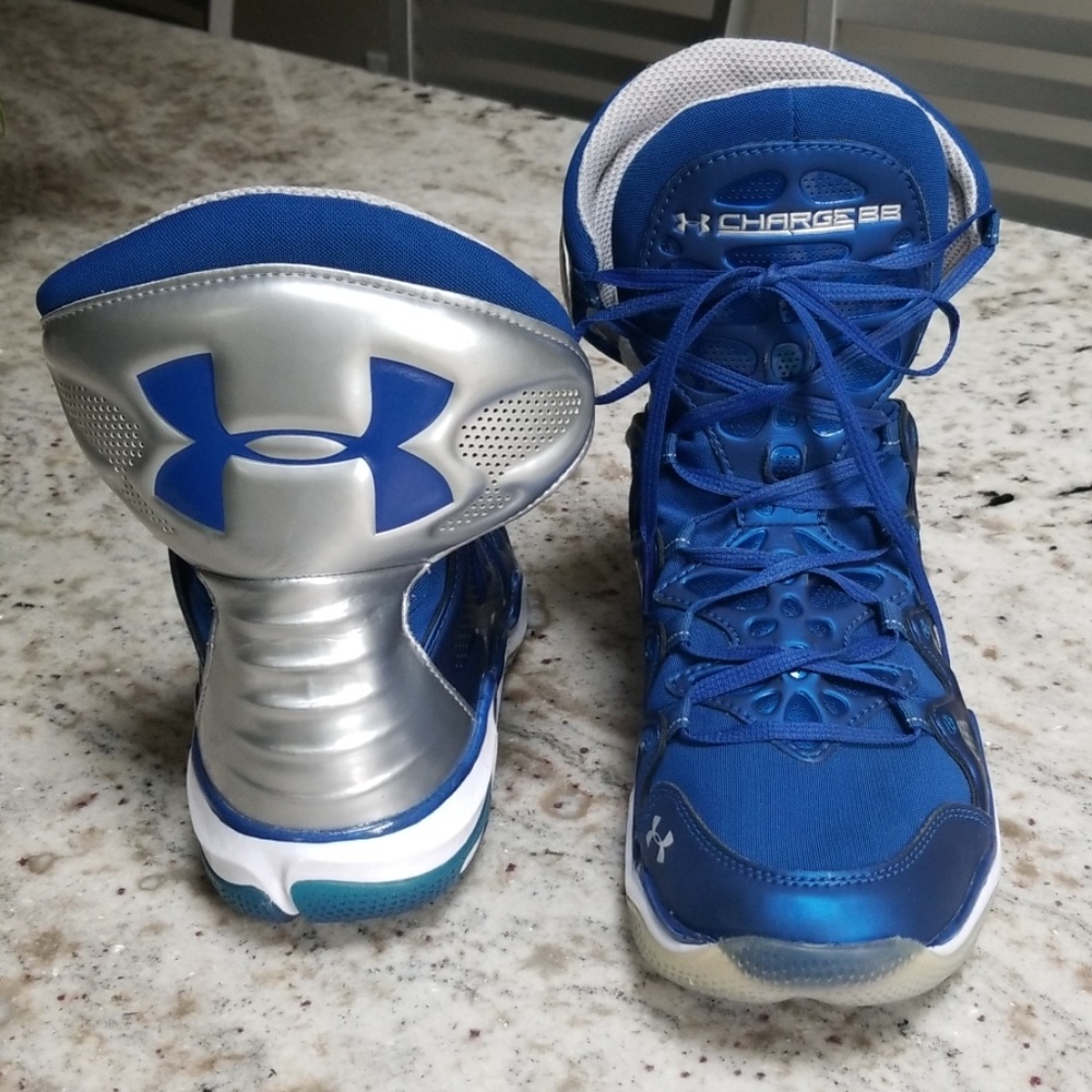 NWT Mens Under Armour basketball sneakers